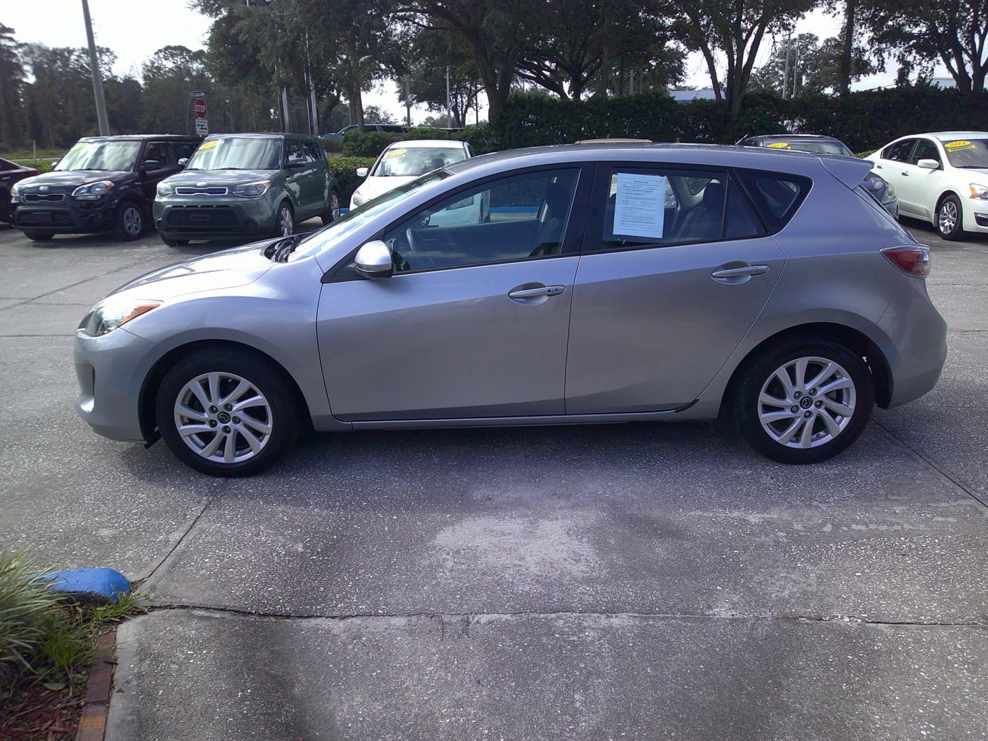 2013 GRAY MAZDA MAZDA3 I TOURING W/S (JM1BL1L74D1) , located at 1200 Cassat Avenue, Jacksonville, FL, 32205, (904) 695-1885, 30.302404, -81.731033 - Photo#4